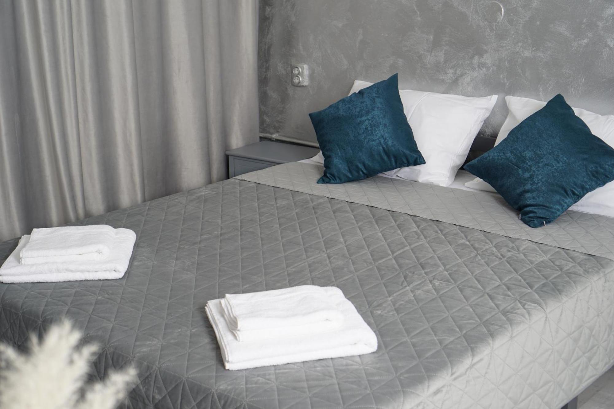 24 Shades Of Grey, Rezerva Acum Apartament Ultracentral, Ceai, Cafea, Filtru Apa Rece-Fierbinte, Saltea 160 Cm Memory Foam Craiova Exterior foto