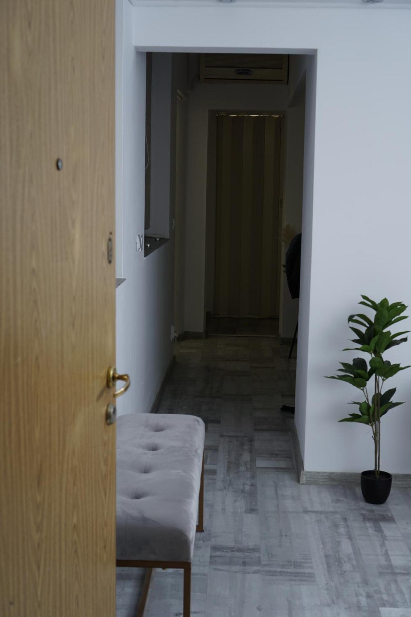 24 Shades Of Grey, Rezerva Acum Apartament Ultracentral, Ceai, Cafea, Filtru Apa Rece-Fierbinte, Saltea 160 Cm Memory Foam Craiova Exterior foto